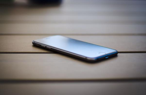 美国警方称，一名教师性侵了一名学生，并购买了新手机来隐藏短信
