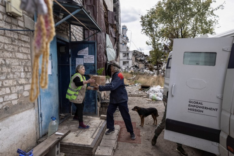 Volunteers unload humanitarian aid, amid Russia's attack on Ukraine, in the front line city of Vuhledar in Do<em></em>netsk region, Ukraine October 10, 2023. REUTERS/Yevhen Titov