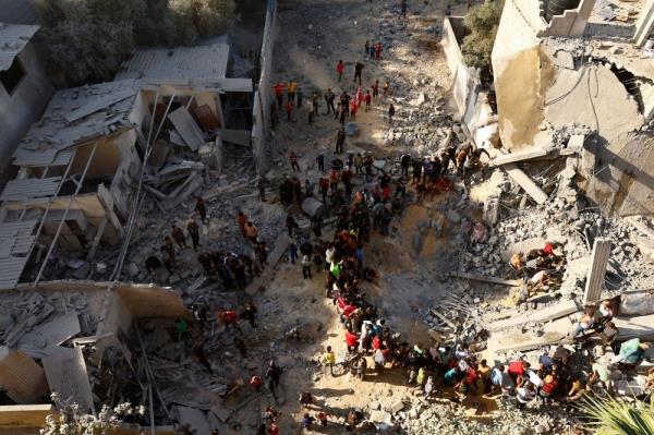 Bomb craters and bodies as Gazans ordered to evacuate Al-Shifa hospital