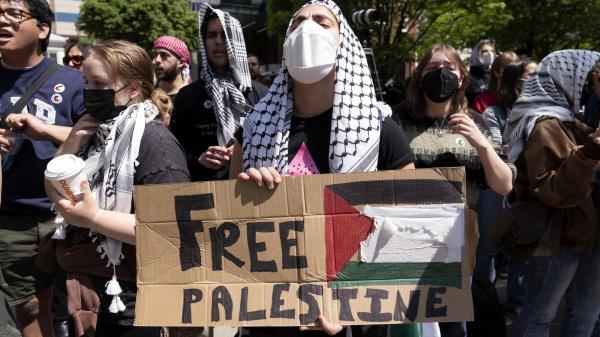 警察在纽约哥伦比亚大学周围设置了警戒线，以应对支持巴勒斯坦的抗议活动